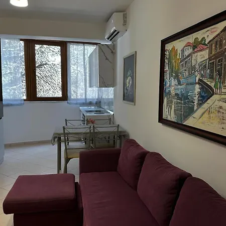 Under Pines - Apartment