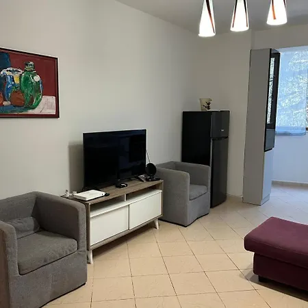 Under Pines - Apartment