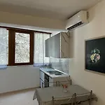 Apartamento Under Pines - *