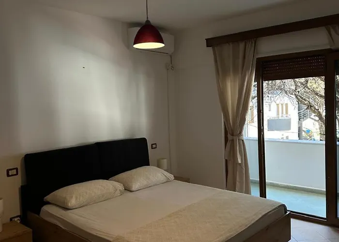 アパート Under Pines -