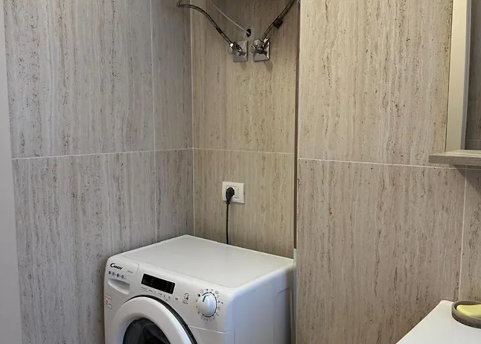 Under Pines - アパート ゴーレム